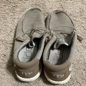 Men’s Hey Dude Wally Sox. Size 8. Tan color